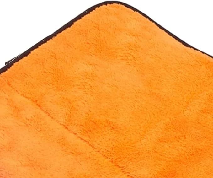 Plush Twin Sided 950 GSM Premium Quality Microfibre Buffing/Drying Towel 45 x 40 cm (1)