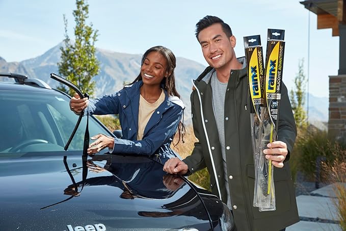 Rain-X Silicone AdvantEdge Wiper Blade 28" Windshield Wiper Blades Replacement, All-Weather Performance Lasts 2X Longer, Premium Beam, Installock Adapter for Easy Fit (Pack of 1)